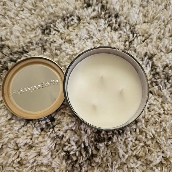 Bath & Body Works 3-Wick Candle Holiday Dill-ight - Picture 4 of 5
